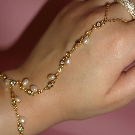 خاتم واسورة متصلة ذهبي لولو | Glint hand chain