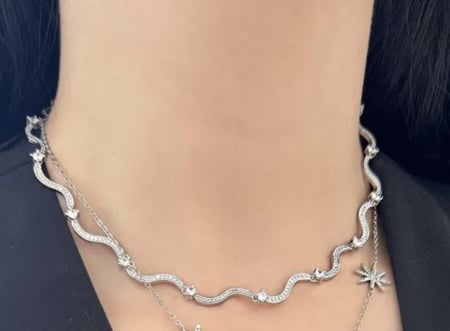 سلسلة Wavy فضي