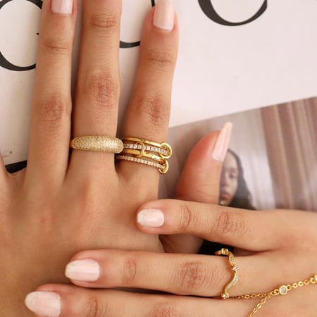 خاتم Infinite ذهبي