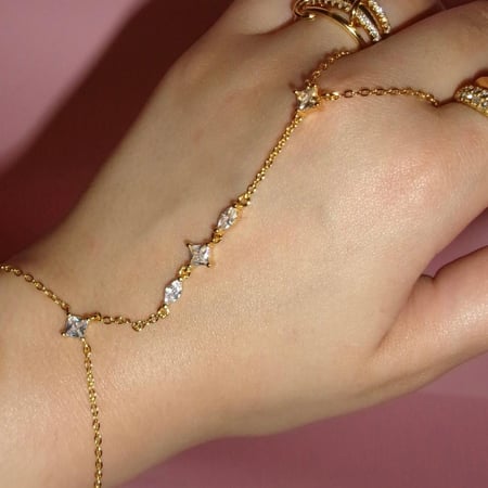 خاتم واسورة متصلة ذهبي كريستال 2 | Glint hand chain