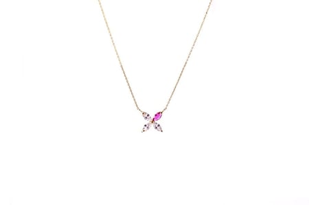 عقد التشكيلة الربيعية بحجر وردي راق