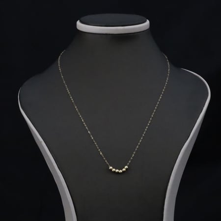 Distinctive gold necklace