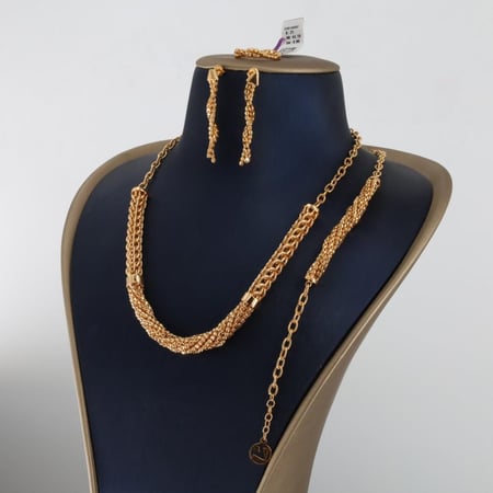 طقم لازوردي مبروم