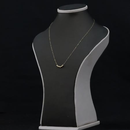 Distinctive gold necklace