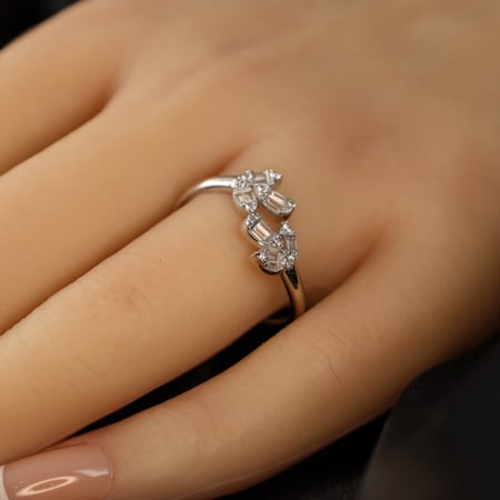 خاتم أبيض تطبيق الماس