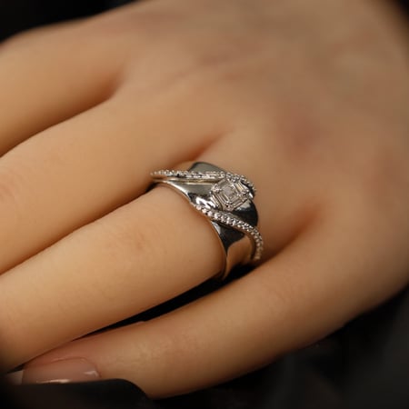 خاتم أبيض تطبيق الماس مقاس 13.5