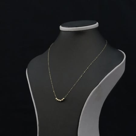 Distinctive gold necklace
