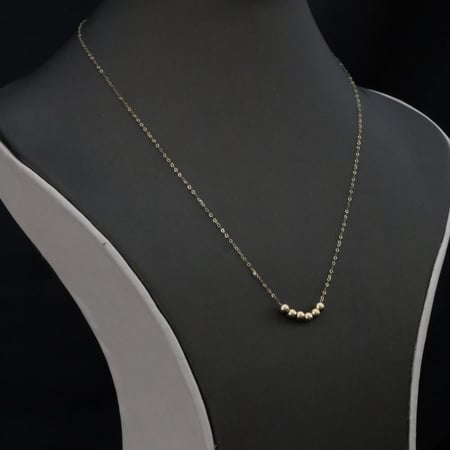 Distinctive gold necklace
