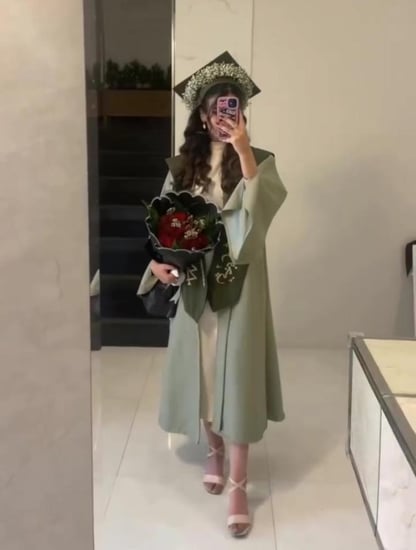 عبايات تخرج زيتي