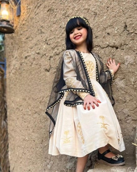 يوم التأسيس فستان أنيق مطرز بشعار - Founding Day Elegant Embroidered Dress