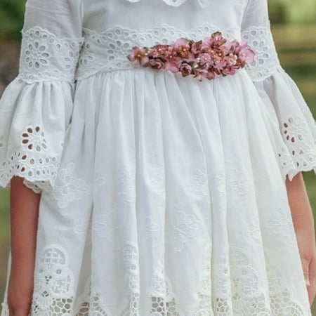 فستان الورد الإسباني