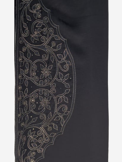 طرحة "أرابيسك جولد" – لمسة الترف التقليدي المعاصر