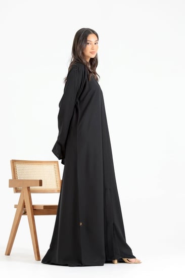 عباية سادة ياقة قماش بدون اسم المميز -عباية فقط