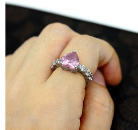 خاتم نسائي مطلي بالفضة ومزين بالزركون الكوبي مقاس 8 أمريكي