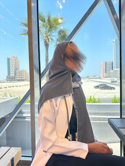 طرحة دبل فيس رمادي - ابيض