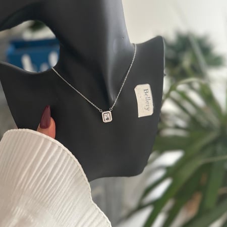 طقم حلق وسلسال فضة 925 ( مع كيس وعلبة الموضح بالصورة)