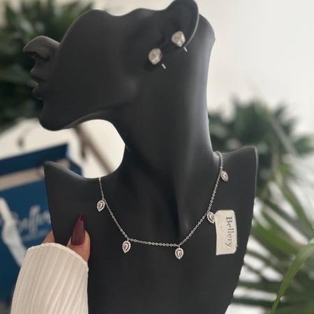 طقم حلق وشوكر فضة 925 ( مع كيس وعلبة الموضح بالصورة)