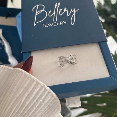 خاتم بكرستال مفتوح من الاسفل فضة 925 ( مع كيس وعلبة الموضح بالصورة)