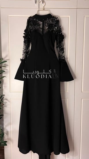 فستان اسود طويل بتل مطرز