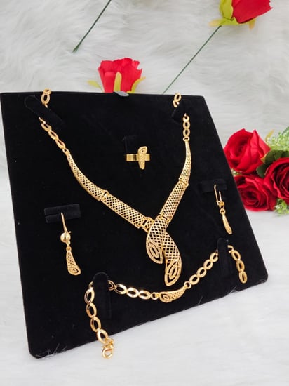 طقم نواعم فرنسي بديل للذهب