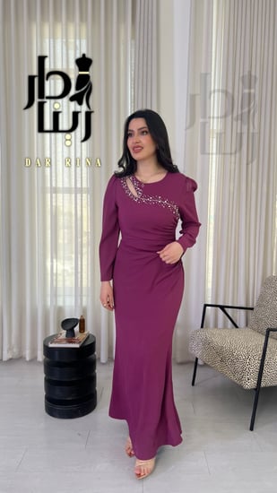 فستان فتحة صدر كرستال