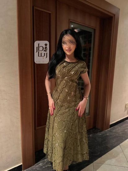 فستان بناتي انيق وجميل بلونه الزيتي الفريد للهبة الجديدة لعام 2026