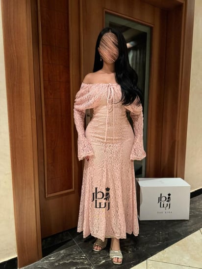 فستان العيد دانتيل راقي زهري طويل من كولكشن فساتين العيد الفخمة 2026