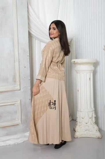 اناقة العيد غير مع دار رينا اطلالة مسائية جذابة