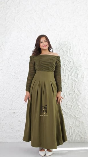 فستان تب أكمام تل تكسير زيتي طويل من كولكشن فساتين العيد الجديدة