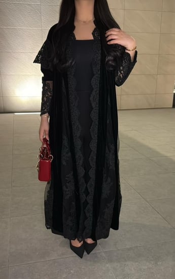 عباية مخمل كوري + دانتيل-متجر رغد