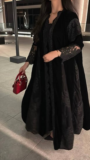 عباية مخمل كوري + دانتيل-متجر رغد