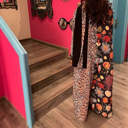 عباية لف بنمط الزهور والفهد