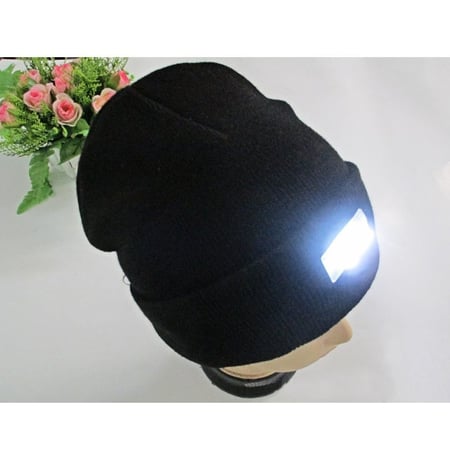 قبعة مع كشاف