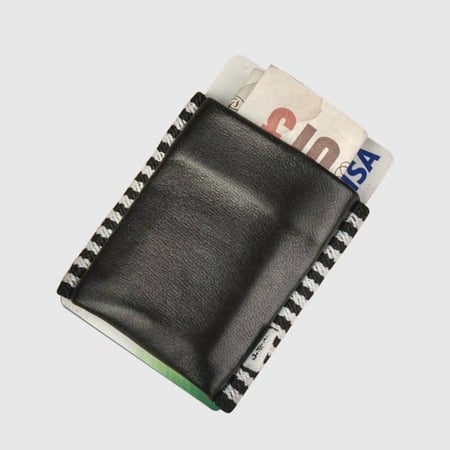 ​المحفظة الضيقة