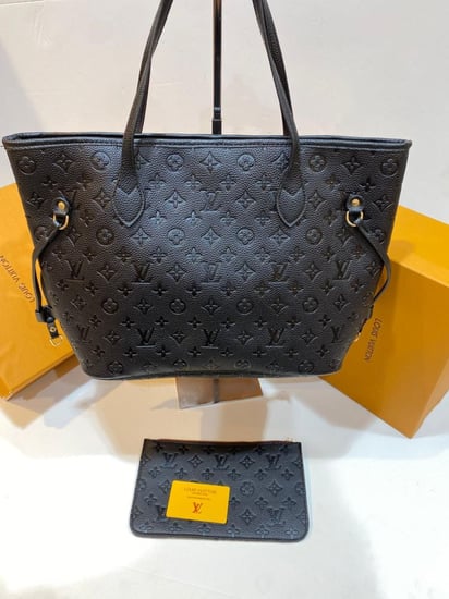 شنطة Lv اسود كلاسيك