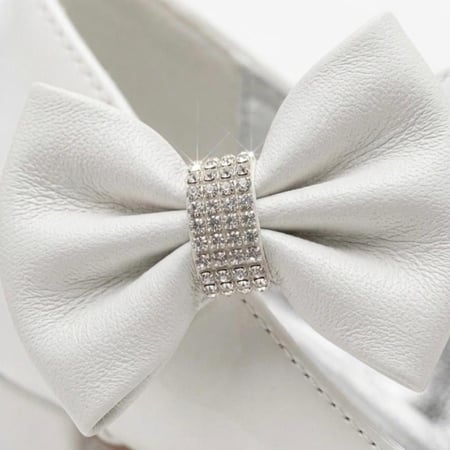 كعب بناتي ابيض