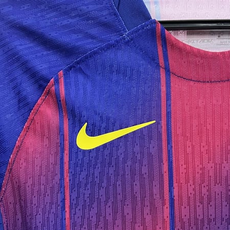 تيشيرت برشلونة نسخة اللاعبين