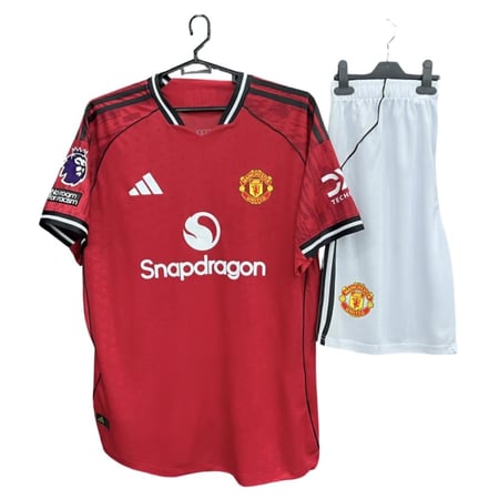 طقم نادي مانشستر يونايتد مع الشورت جامبو