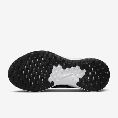 حذاء نايك ريفولوشن 7 واسع