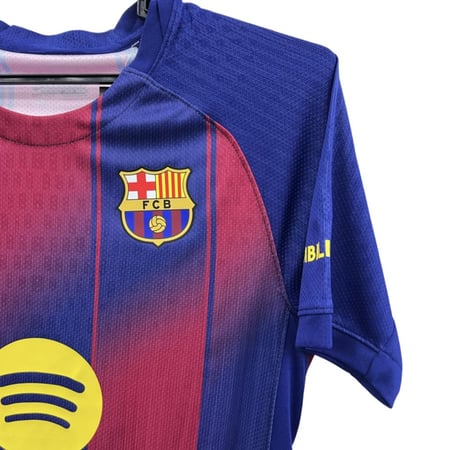 طقم نادي برشلونة مع الشورت