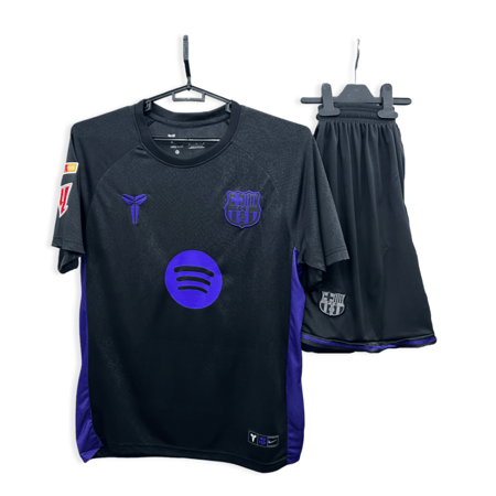 طقم نادي برشلونة مع الشورت