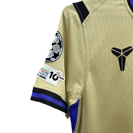 طقم نادي برشلونة مع الشورت