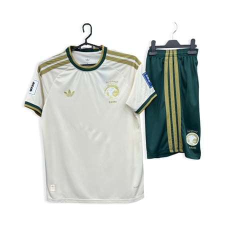 طقم منتخب السعودية مع الشورت