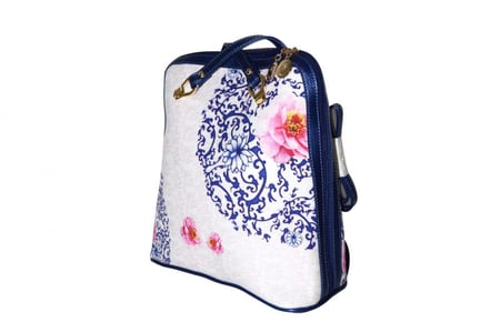شنطة ظهر مزينة بالأزهار أزرق/ أبيض