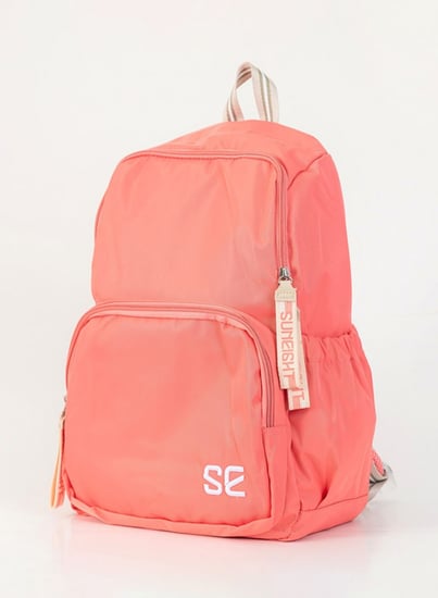 شنطة مدرسية بتصميم كلاسيكي