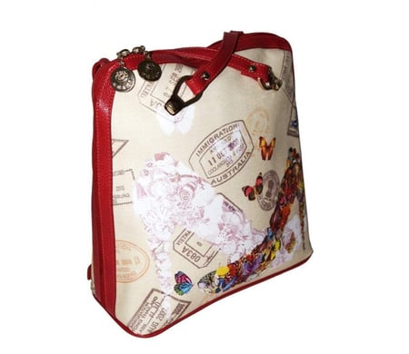 شنطة ظهر بطبعة فراشة متعددة الألوان