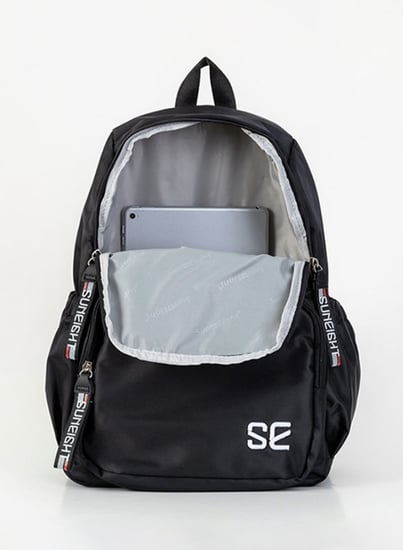 شنطة مدرسية بتصميم كلاسيكي