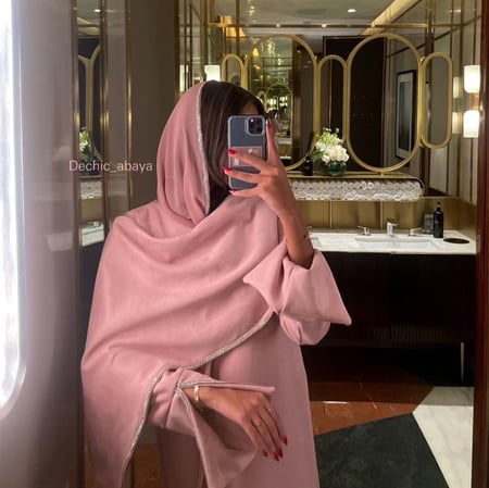 عباية وردية شامواه