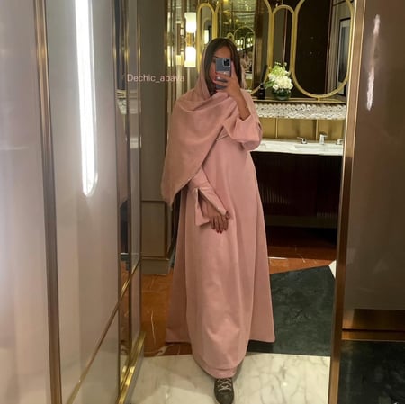 عباية وردية شامواه