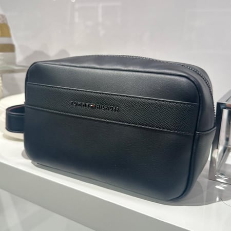 شنطه تومي رجالي